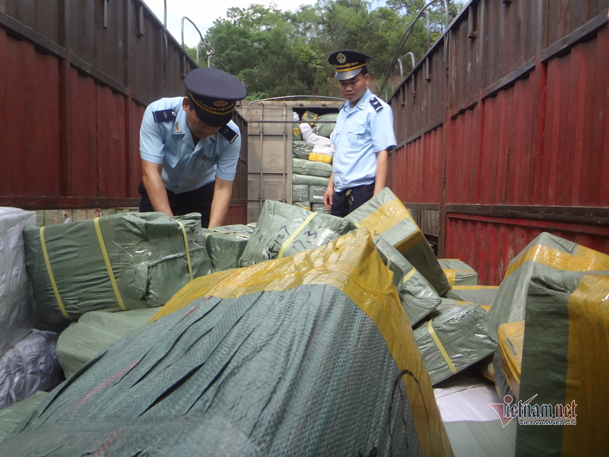 Nhập si&ecirc;u với Trung Quốc vẫn l&agrave; vấn đề đ&aacute;ng lưu t&acirc;m
