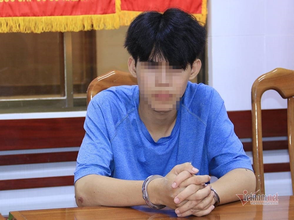  Nghi can Nghĩa tại công an. Ảnh: Tiến Tầm