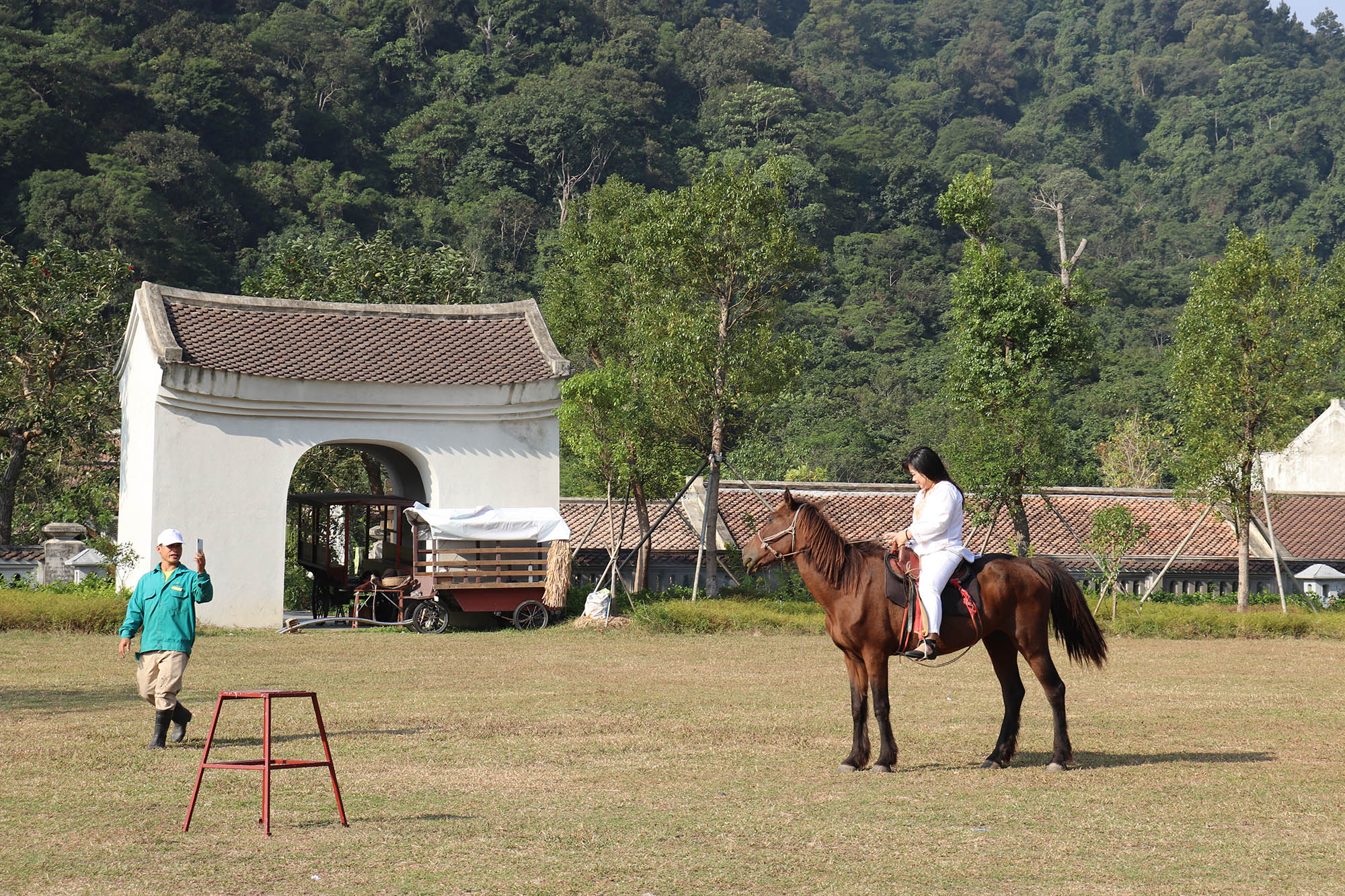 Du khách trải nghiệm tại khu nghỉ dưỡng Legacy Yên Tử, Uông Bí. Ảnh: Báo Quảng Ninh