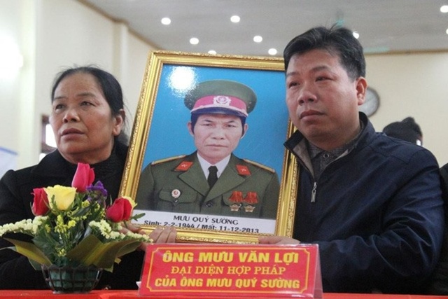 Người thân của ông Mưu Quý Sường - trong buổi Công an tỉnh Bắc Giang xin lỗi người mang thân phận án oan gần 40 năm. Ảnh: G.L.
