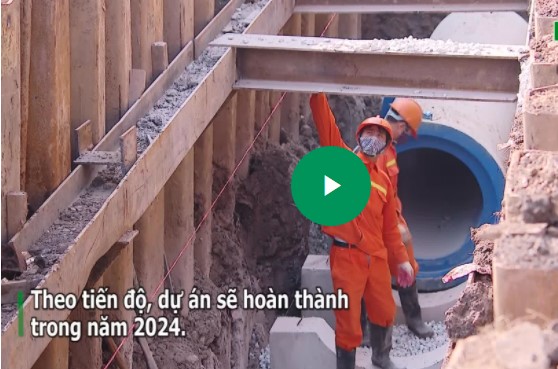 Lắp đặt những đoạn cống đầu tiên của hệ thống gom nước thải sông Tô Lịch