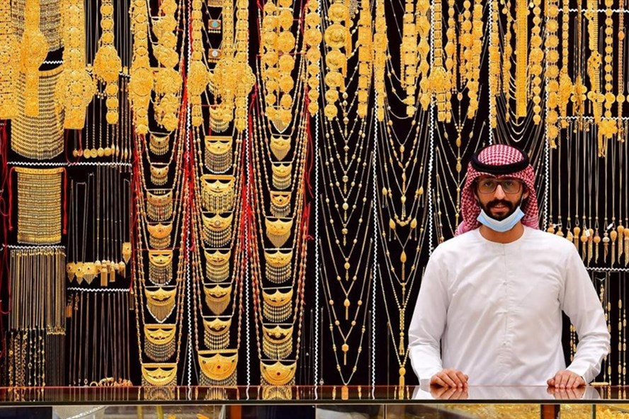 Giá vàng ở Dubai giảm xuống mức 1.738,12 USD vào lúc 9h15 ngày 12.4 theo giờ UAE. Ảnh: AFP