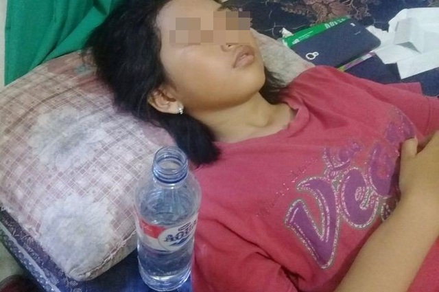 Cô gái có tên Echa ở Indonesia có thể ngủ liên tục nhiều ngày.