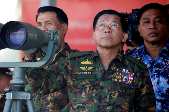 Thống tướng Min Aung Hlaing và 20 quan chức quân đội đang nằm trong danh sách trừng phạt của EU. Ảnh: Reuters.