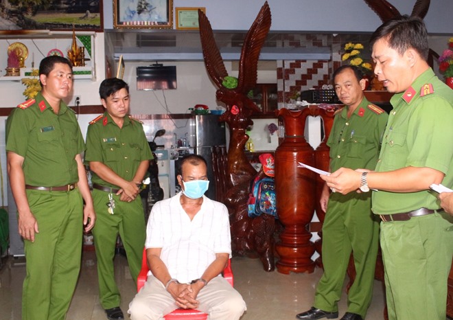 Công an khám xét nơi ở của Kim Anh trong năm 2020. Ảnh: Công an cung cấp