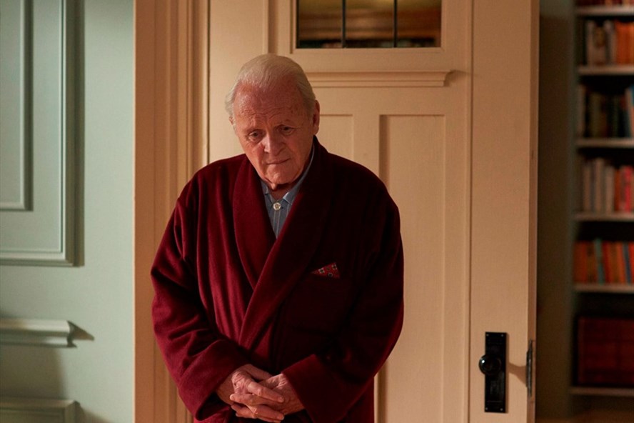 Nam diễn viên gạo cội Anthony Hopkins vào vai một người cha già bị bệnh mất trí nhớ trong phim “The Father“. Ảnh: CMH