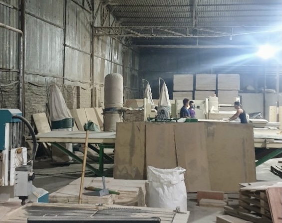 Doanh nghiệp sản xuất ván dán đang giảm 30% công suất vì thiếu nguyên liệu - Ảnh: VGP/Đỗ Hương
