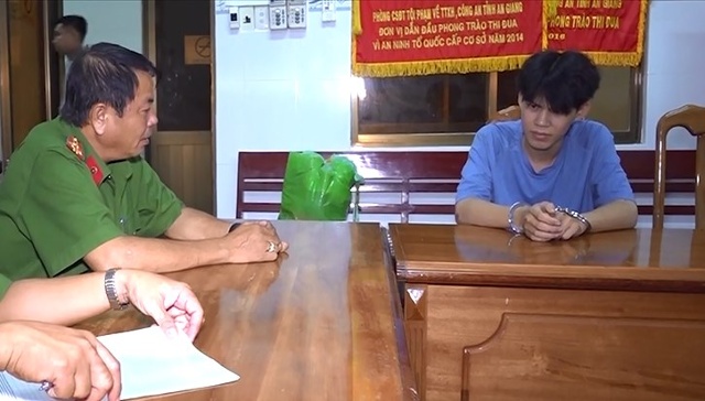 Đối tượng tại cơ quan cảnh sát.