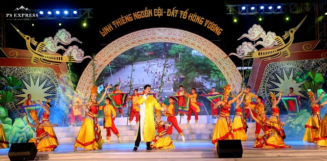 Chương trình nghệ thuật &ldquo;Linh thiêng nguồn cội - Đất Tổ Hùng Vương&rdquo;. Ảnh: B&aacute;o Ph&uacute; Thọ