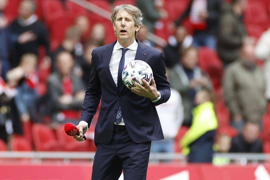 Van der Sar vừa cùng Ajax lên ngôi vô địch quốc gia Hà Lan 2020-2021. Ảnh: Ajax