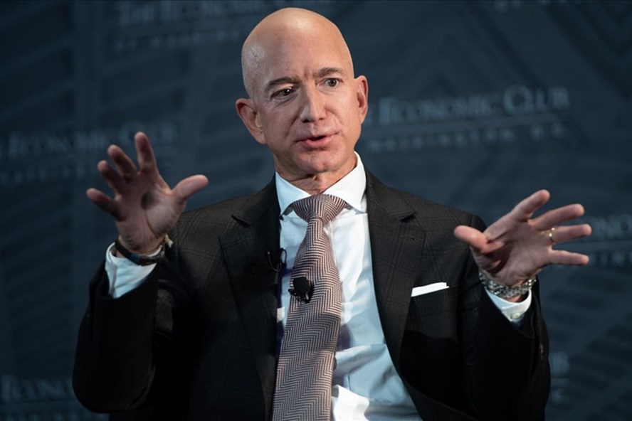 Tỉ phú Jeff Bezos. Ảnh: AFP