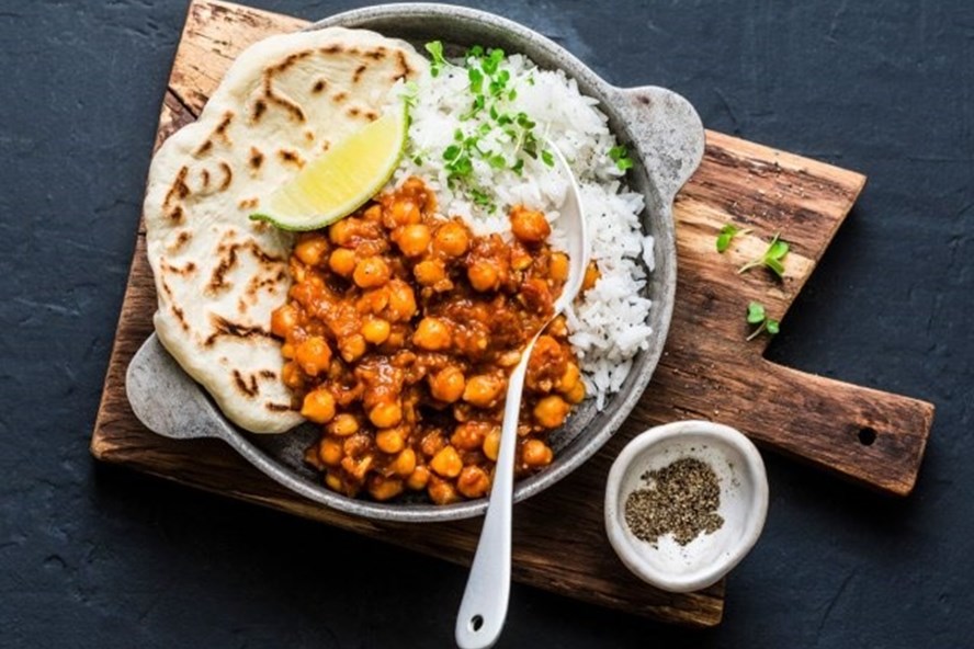 Chế độ ăn uống đầy đủ protein c&oacute; t&aacute;c dụng gi&uacute;p bạn giảm c&acirc;n. Ảnh: AFP