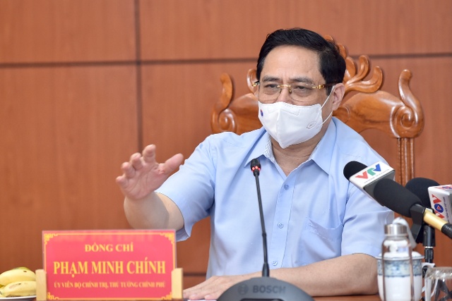Thủ tướng Phạm Minh Chính phát biểu tại cuộc họp khẩn phong chống dịch COVID-19 tại đầu cẩu UBND tỉnh Long An. Ảnh: VGP/Nhật Bắc