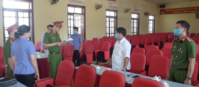 Thi hành lệnh khám xét nơi làm việc của Nguyễn Văn Tuấn và Bùi Ngọc Hải  