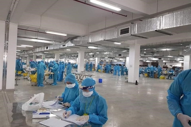 Xét nghiệm COVID-19 ở Bắc Giang. Ảnh: Bộ Y tế