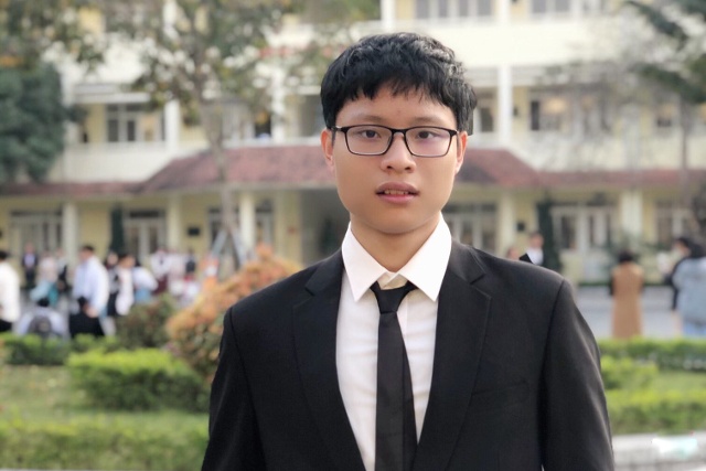 ​Em Nguyễn Trọng Thuận, học sinh lớp 12 chuyên Vật Lý, trường THPT chuyên Lam Sơn.