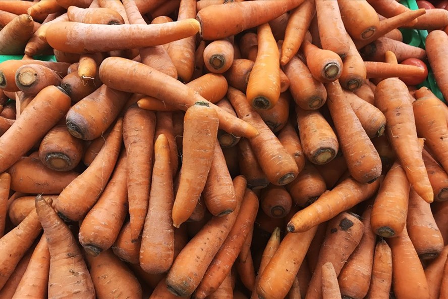 Nước ép cà rốt rất giàu carotenoid và chất xơ, tốt cho việc giảm cân. Ảnh: Thanh Ngọc.