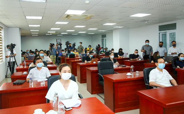 Các phóng viên tham dự họp báo - Ảnh: VGP/Vũ Phong