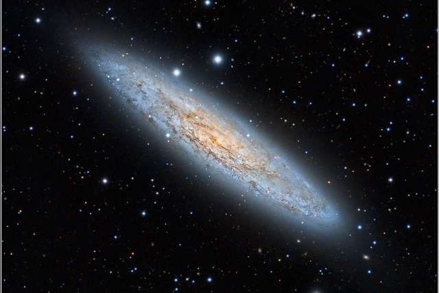 Thi&ecirc;n h&agrave; Ngọc Phu (c&ograve;n được gọi l&agrave; NGC 253). Ảnh: NASA
