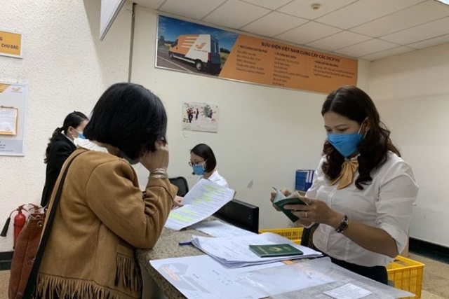 Người dân có thể nộp phạt vi phạm giao thông qua đường bưu điện. Ảnh minh họa: Nhật Nguyên