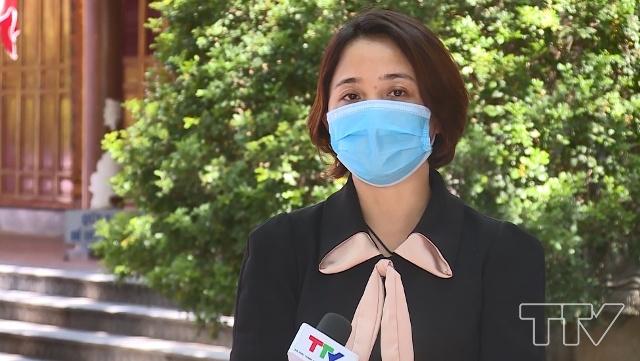 Bà Phan Thị Lan - Trưởng phòng Văn hóa thông tin huyện Hà Trung, tỉnh Thanh Hóa: Huyện Hà Trung hiện có 72 di tích văn hóa lịch sử, tâm linh. Ngoài các di tích có tầm ảnh hưởng lớn đã tạm dừng, các di tích khác rất chú trọng phòng, chống dịch, đặc biệt là thực hiện các khuyến cáo của Bộ Y tế và chỉ đạo của tỉnh, ngành liên quan. Đoàn cũng đã kiểm tra, các xã, thị trấn, các Ban quản lý di tích đã thực hiện nghiêm chỉ đạo của huyện, của tỉnh 