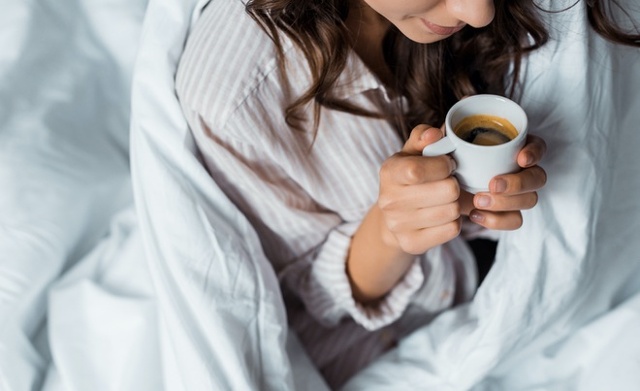 Uống quá nhiều cà phê một ngày có thể gây hại cho não.