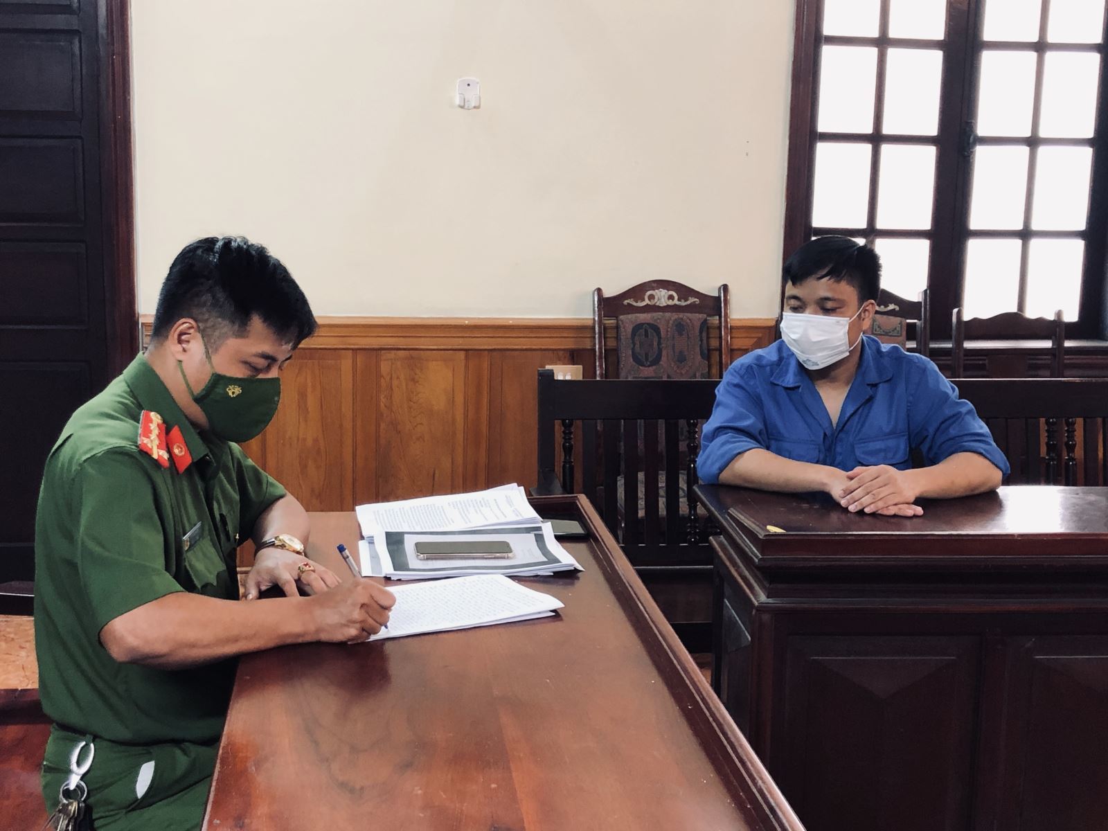 Bạch Văn Tiệp tại cơ quan công an 