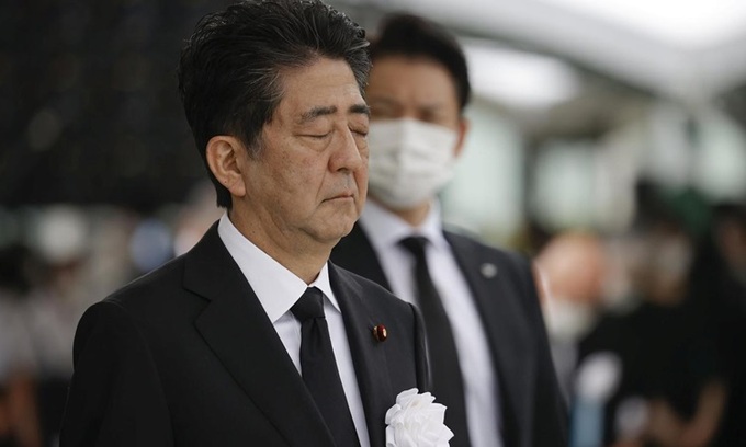 Thủ tướng Nhật Bản Shinzo Abe dự lễ tưởng nhớ các nạn nhân vụ ném bom nguyên tử năm 1945 tại Công viên Tưởng niệm Hòa bình ở Hiroshima hôm 6/8