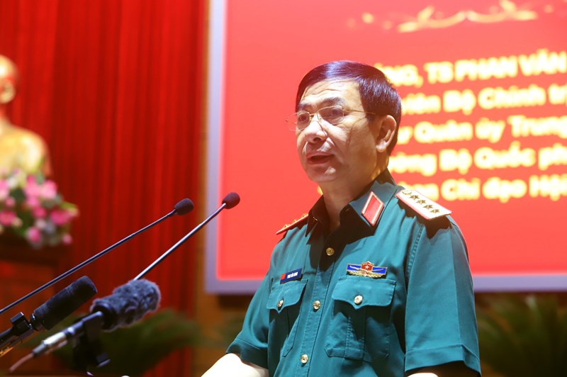 Bộ trưởng Quốc phòng Phan Văn Giang phát biểu chỉ đạo Hội thảo.