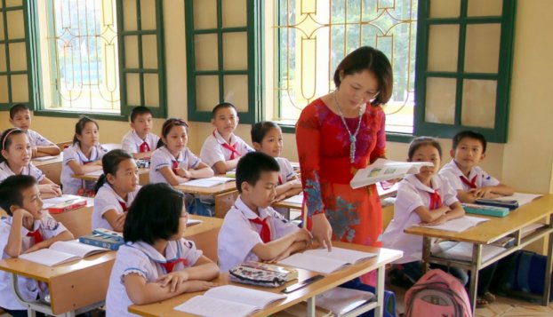 Giáo viên được đăng ký dự thi hoặc xét thăng hạng lên chức danh nghề nghiệp cao hơn liền kề khi có đủ các tiêu chuẩn, điều kiện theo quy định.