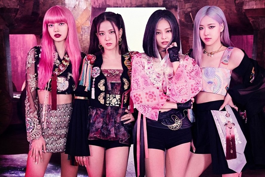 Thành tích ảnh của BlackPink trên mạng xã hội đang là chủ đề hot nhất hiện nay! Cùng xem xét các bức ảnh đẹp của các thành viên, từ Lisa đến Jisoo, để hiểu thêm về sự nổi tiếng và được yêu thích của họ.