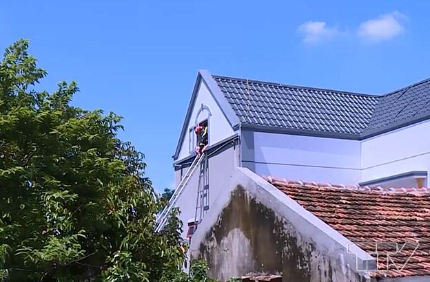 ực lượng chức năng mới đưa được thi thể nạn nhân ra ngoài