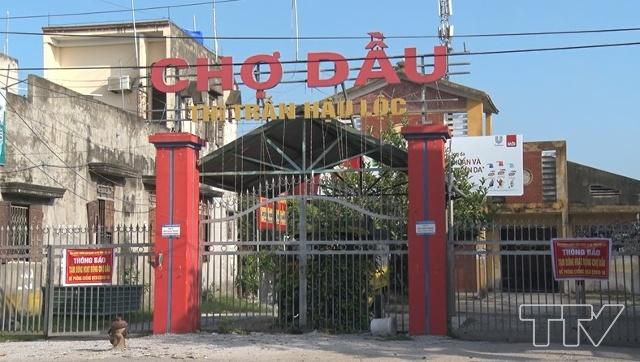 Chợ, cửa hàng kinh doanh đóng cửa, người dân nhà nào ở yên trong nhà đấy