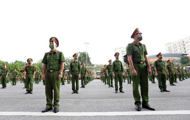 650 cán bộ, học viên Học viện Cảnh sát nhân dân lên đường chống dịch tại Bình Dương và Long An.