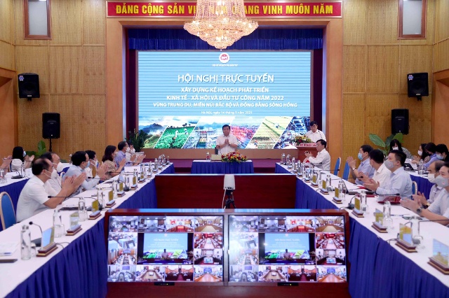 Hội nghị trực tuyến  "Xây dựng kế hoạch phát triển kinh tế-xã hội và đầu tư công năm 2022 Vùng trung du, miền núi Bắc Bộ và đồng bằng sông Hồng ". Ảnh: VGP/Minh Ngọc