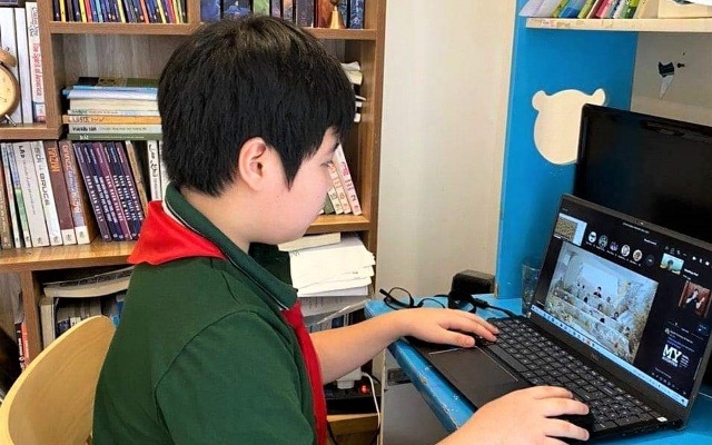 Hướng tới mục tiêu 100% học sinh, sinh viên thuộc hộ nghèo, cận nghèo trên toàn quốc được trang bị máy tính để có thực hiện học trực tuyến - Ảnh minh họa