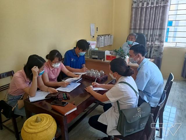 Trung tâm Kiểm soát bệnh tật tỉnh Thanh Hóa cũng đã đi kiểm tra, chỉ đạo công tác khoanh vùng, xử lý dịch tại xã Mậu Lâm, huyện Như Thanh
