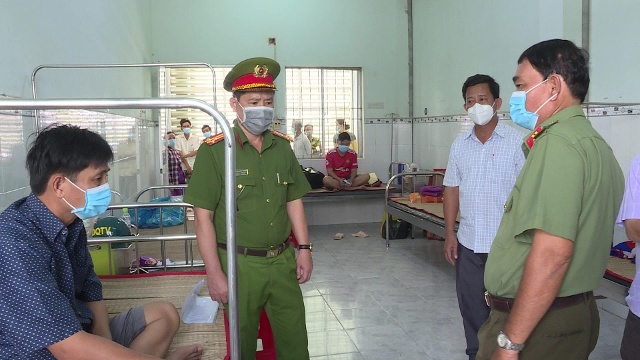 Lãnh đạo huyện và Công an H.Phước Long thăm hỏi sức khỏe, động viên thiếu tá Tại