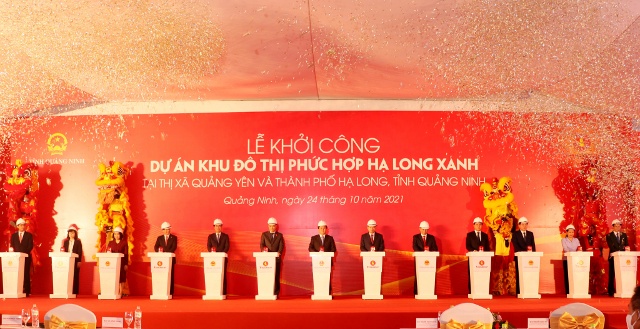 Các đại biểu thực hiện nghi thức khởi công Dự án Khu đô thị phức hợp Hạ Long Xanh.