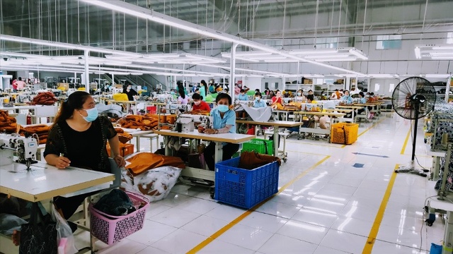 Hoạt động sản xuất, kinh doanh trên địa bàn tỉnh Long An đã trở lại “bình thường mới“. Ảnh: CTV
