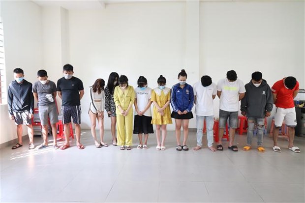 C&aacute;c thanh, thiếu ni&ecirc;n dương t&iacute;nh với chất ma t&uacute;y bị tạm giữ. (Ảnh: Thanh T&acirc;n/TTXVN)