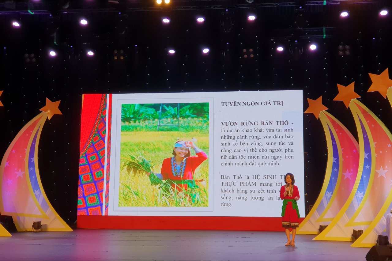 Tác giả: Nguyễn Lê Ngọc Linh – Xã Hóa Quỳ, huyện Như Xuân, với ý tưởng: Xây dựng vườn rừng, kết hợp công nghệ lên men dược liệu cùng mật ong trong chế biến
