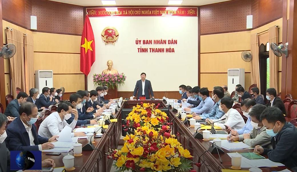 Đồng chí Phó Chủ tịch UBND tỉnh Mai Xuân Liêm phát biểu tại hội nghị