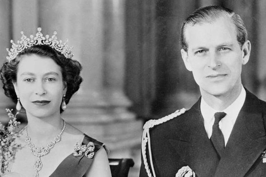 Nữ hoàng Anh Elizabeth II và Hoàng thân Philip năm 1954, không lâu sau khi Nữ hoàng lên ngôi. Ảnh: Archive