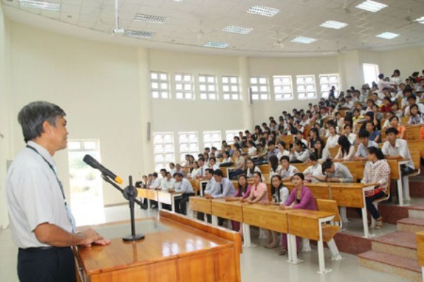 Việc xét thăng hạng giảng viên đại học công lập thực hiện qua 2 bước