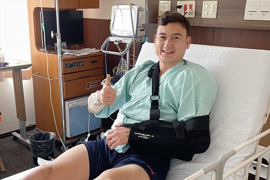 Đặng Văn L&acirc;m sau cu&ocirc;̣c ph&acirc;̃u thu&acirc;̣t vai h&ocirc;̀i đ&acirc;̀u tháng 10. Ảnh: FBNV