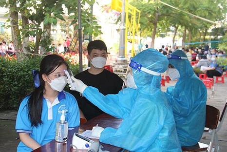 Chủ tịch UBND thành phố Cần Thơ yêu cầu khẩn trương triển khai tiêm vaccine phòng COVID-19 cho trẻ em từ 12 đến 17 tuổi trên địa bàn thành phố.