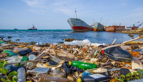 Ước tính, hơn 70-80% rác thải nhựa trên biển có nguồn gốc từ đất liền