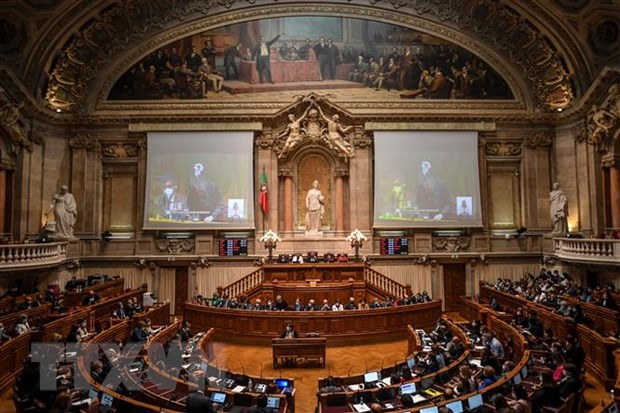 Toàn cảnh cuộc họp Quốc hội Bồ Đào Nha về dự thảo ngân sách của Chính phủ tại Lisbon ngày 27/10. (Ảnh: AFP/ TTXVN)
