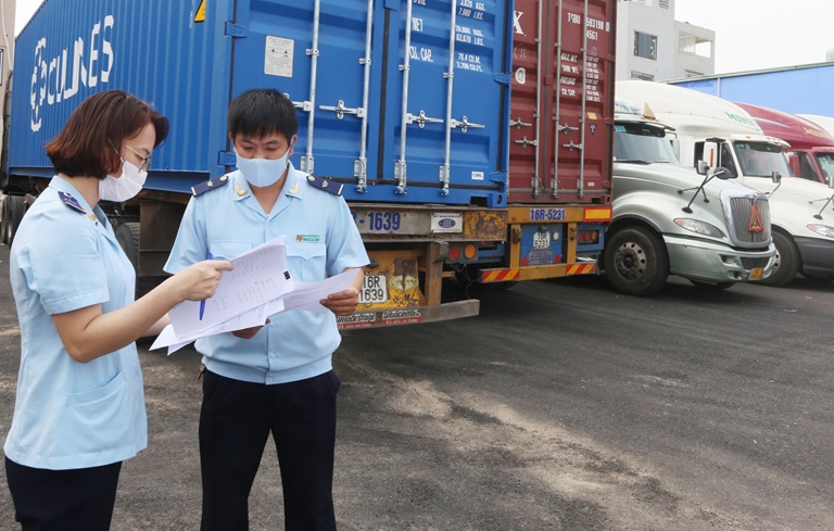 Tạo thuận lợi cho người khai hải quan trong việc giải quyết thủ tục thông quan hàng hóa